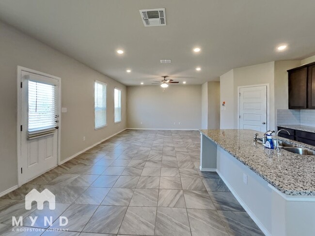 Building Photo - 10118 Agave Azul