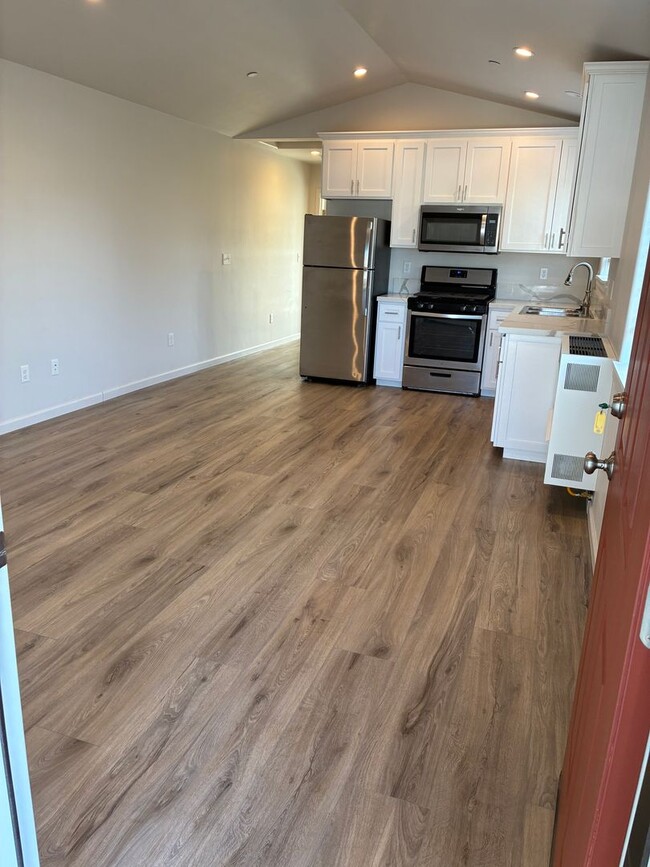 Building Photo - 2046 1st Ave