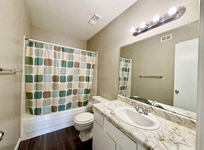 Foto del edificio - 9350 Country Creek St