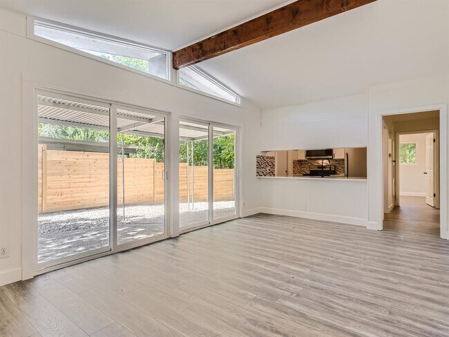 Foto del edificio - 3004 Burleson Rd