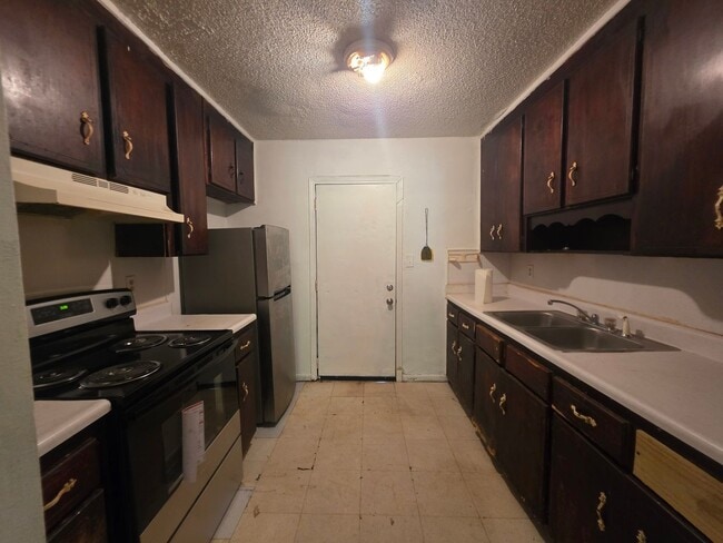 Building Photo - Gully Ln 6710-B