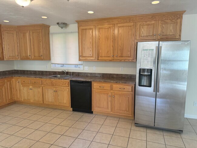 Foto del edificio - 950 S Main St