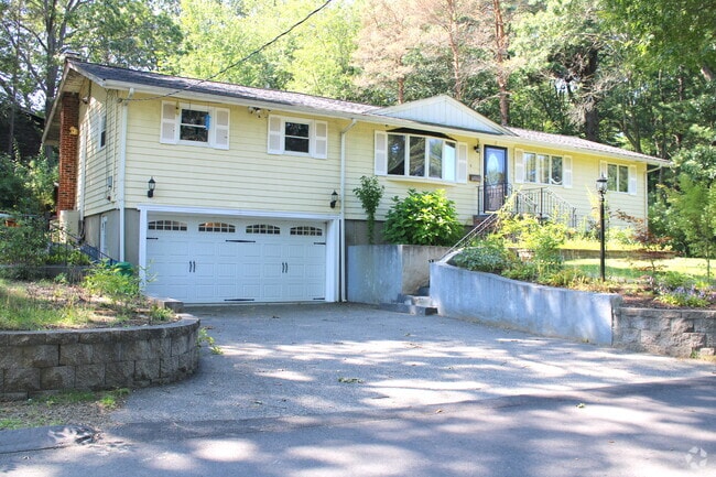 Building Photo - 5 Cheryl Ave
