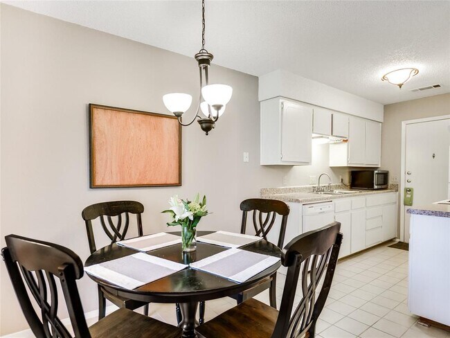 Building Photo - 3704 Bannockburn Dr