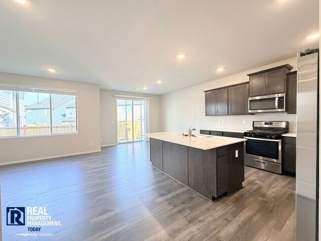 Building Photo - Rare Opportunity! Beautiful 5BR Home in Prime Puyallup Location