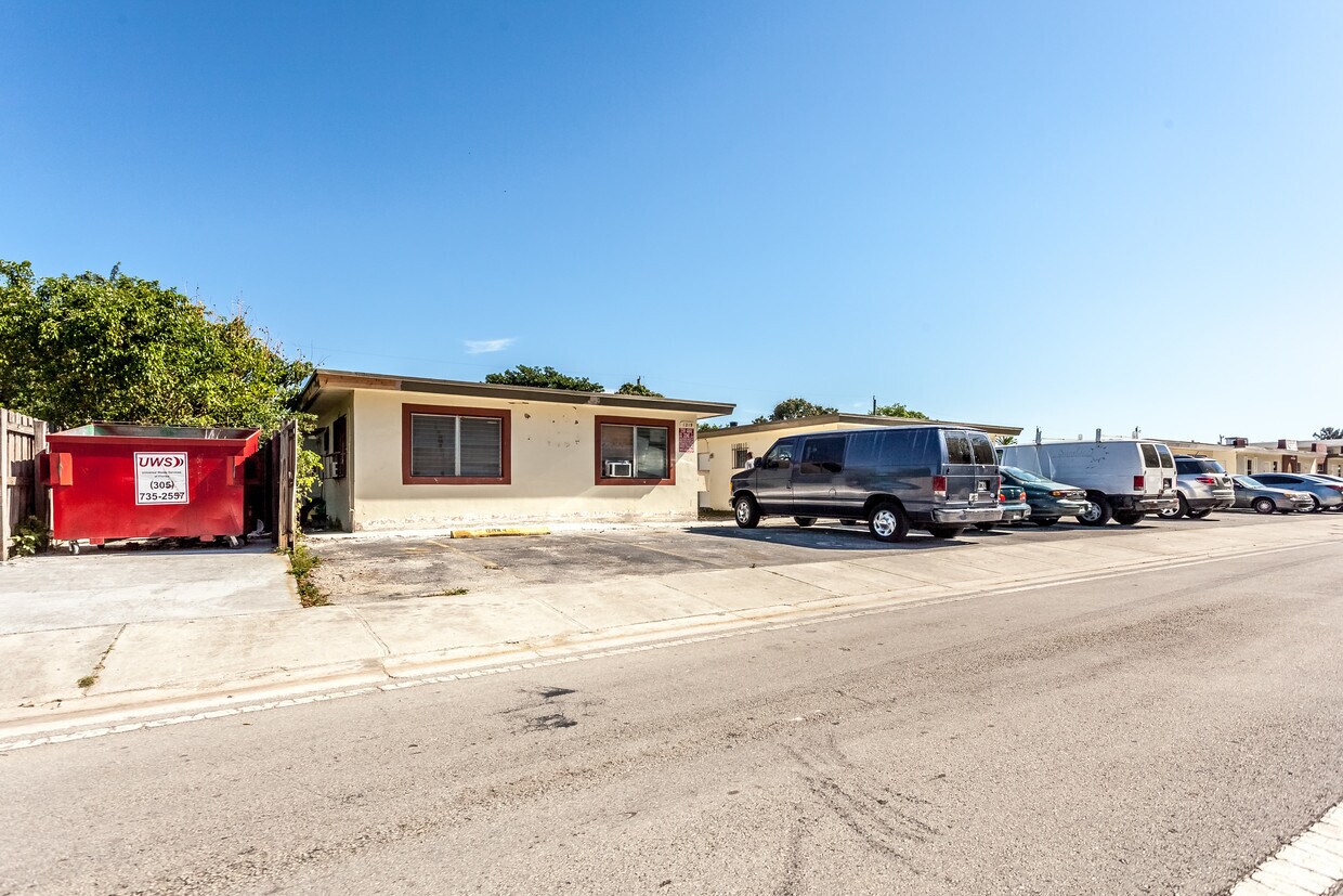 Building Photo - 1219 Sharazad Blvd