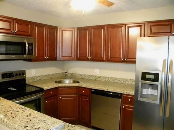 Building Photo - 401 Pine Glen Ln