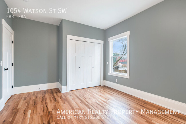 Building Photo - 1054 Watson St SW