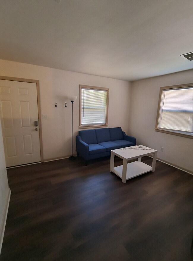 Foto del edificio - 2021 S Harris Ave