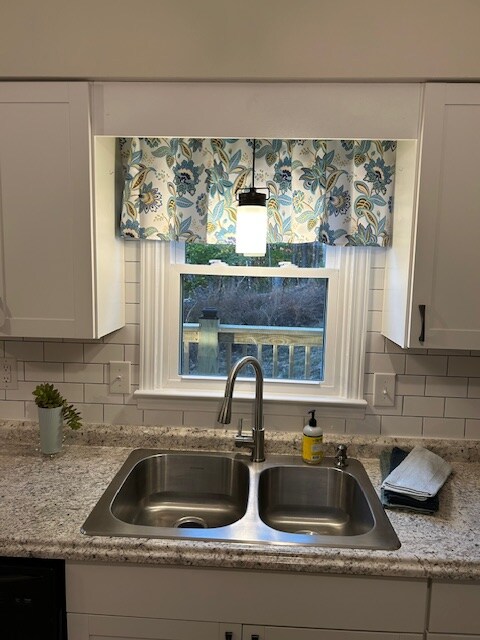 Foto del edificio - 225 Huckleberry Rd