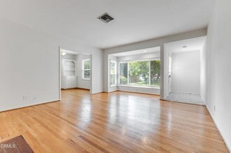 Building Photo - 5622 Bellingham Ave