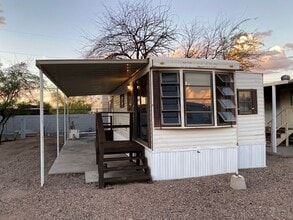 Building Photo - 522 W Rillito St