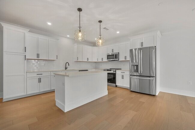 Building Photo - 62 Foundry St