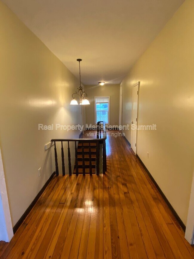 Foto del edificio - 817 Grayson Ave