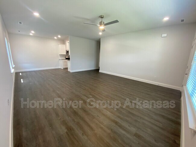 Building Photo - 1130 Sunshine Ct
