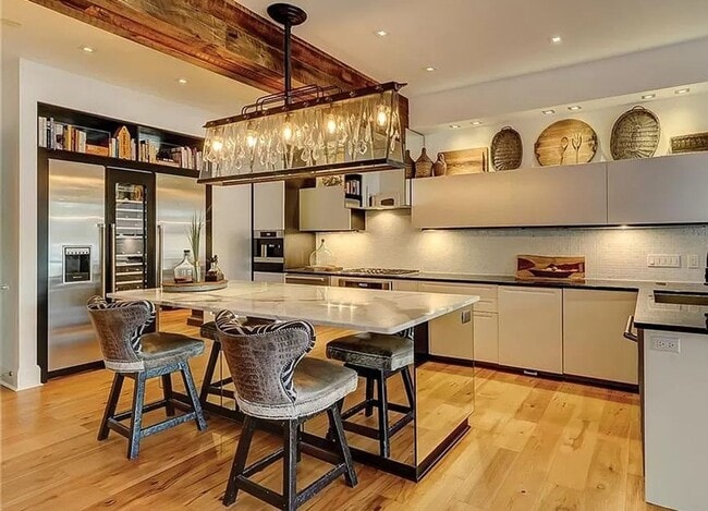 Building Photo - Spectacular Furnished Harbourfront Home in...