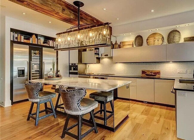 Foto del edificio - Spectacular Furnished Harbourfront Home in...
