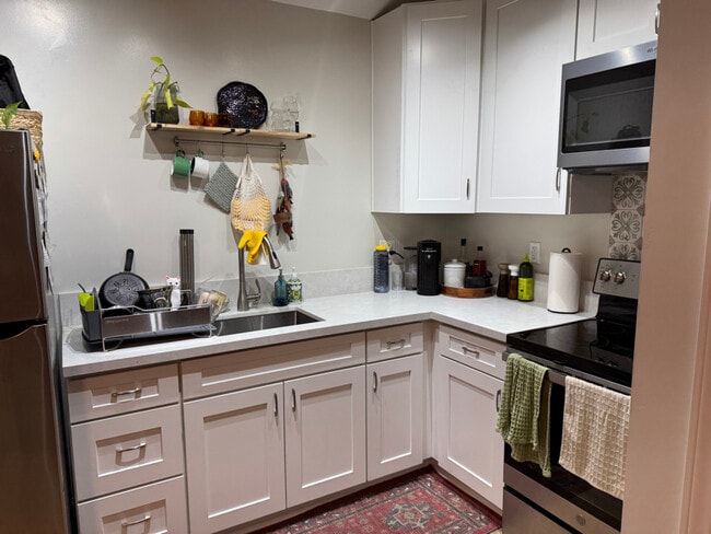 Foto del edificio - 1084 Garden Glen Ln