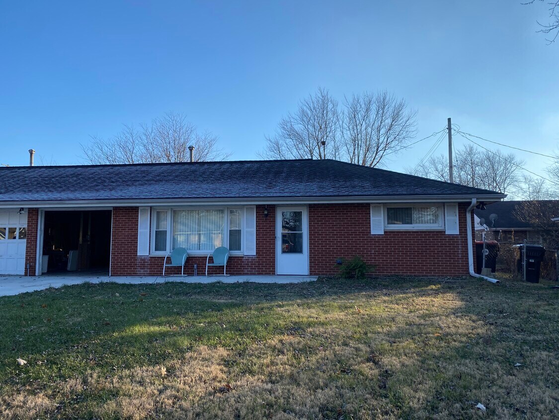 Primary Photo - 624 W Laclaire Ln