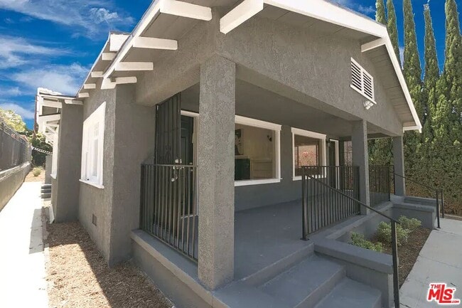 Building Photo - 2510 S Bronson Ave