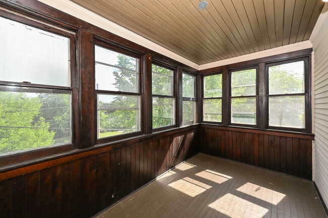 Building Photo - 3238 W Juneau Ave