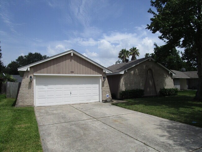 Building Photo - 11226 Beauvoir Dr