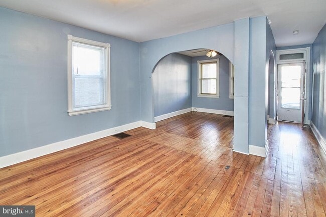 Building Photo - 1916 W 7th St