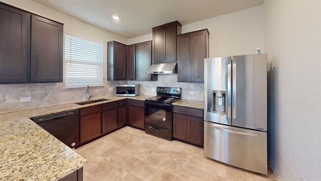 Building Photo - 906 Screech Owl Dr