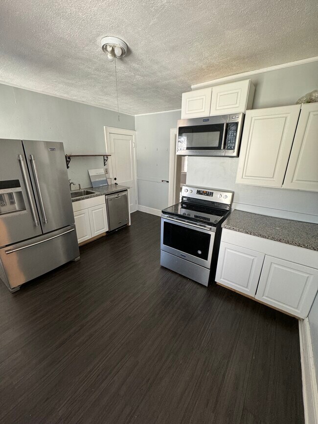 76 S Whitney St Unit 76 South Whitney Street, Hartford, CT 06106