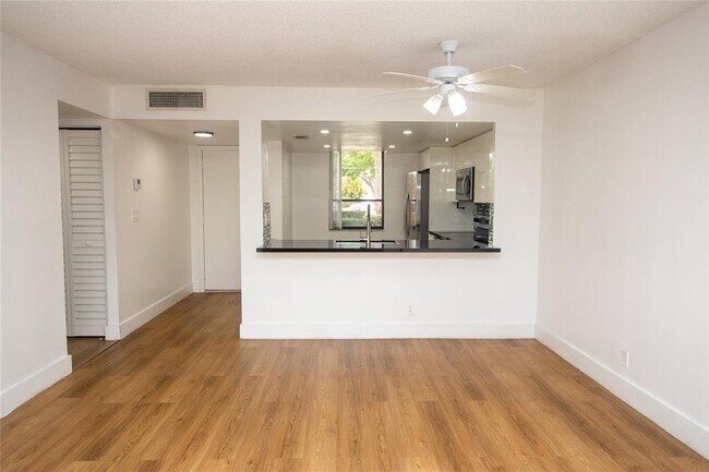 Foto del edificio - 7200 NW 1st St