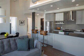 Building Photo - 2048 Fulton Rd