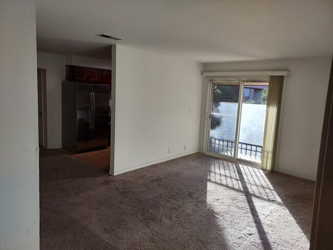 Foto del edificio - 4918 River Glen Dr