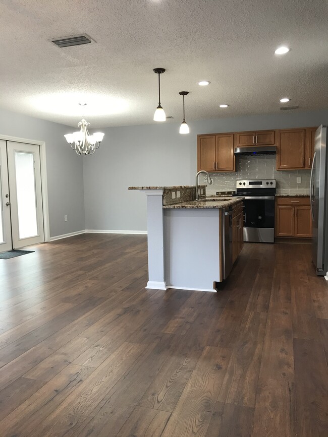 Building Photo - 9152 Redtail Dr