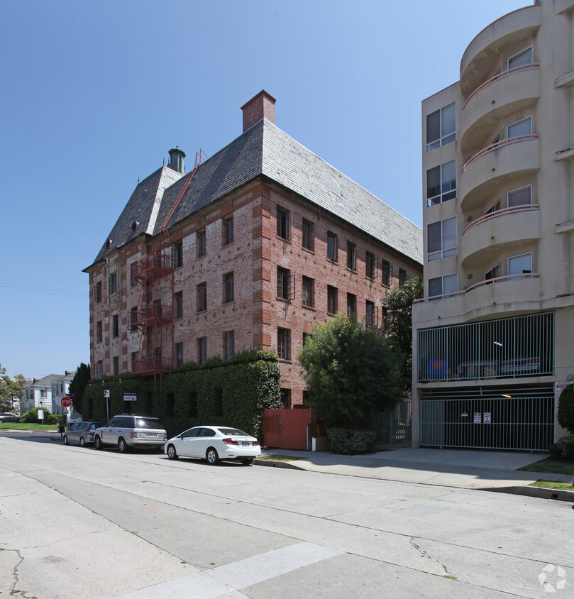 Foto del edificio - Chateau Du-Val Apartments