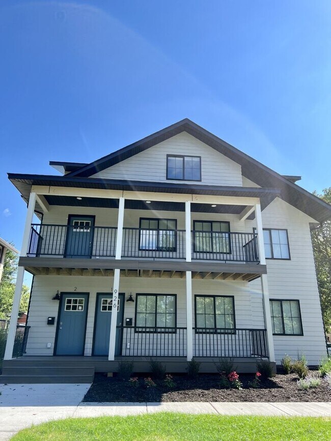 Building Photo - 926 17th Ave SE