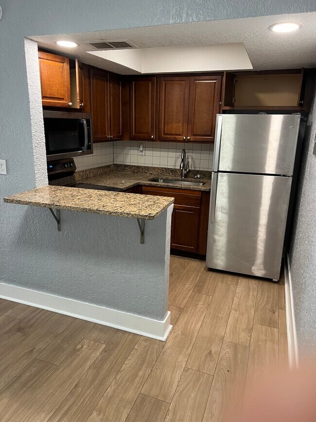 Foto del edificio - 5825 NW 22nd Ct