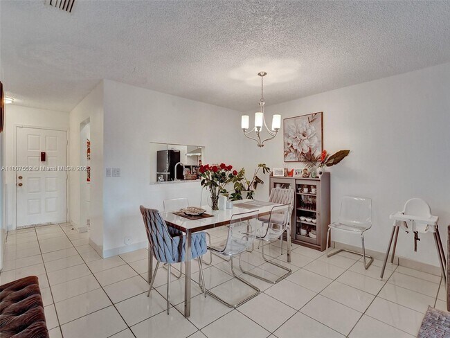 Foto del edificio - 1123 NE 210th Terrace