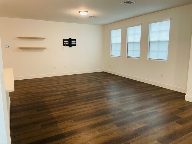 Photo - 5301 E Commerce Way Apartment