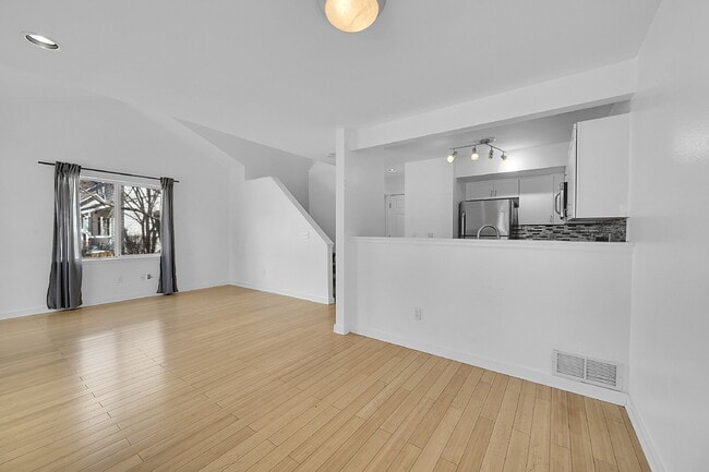 Building Photo - $2,295.95, 3-bed, 3-bath, located in Longmont with a washer and dryer and $300 off the first mont...