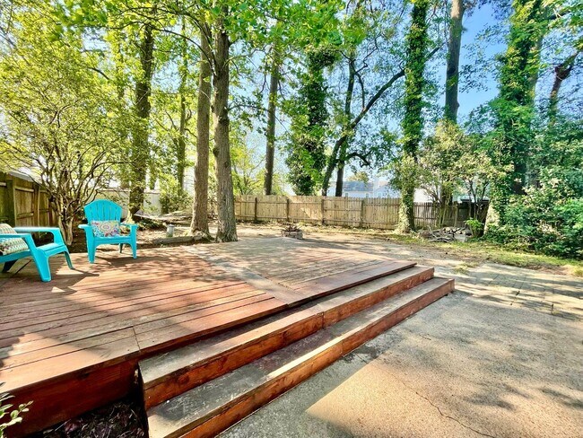 Building Photo - READY 05-20-24!! 3-Bedroom Townhome at the...