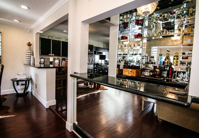 Foto del edificio - 5323 Coldwater Canyon Ave