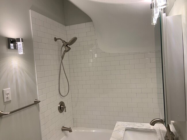 Baño - 91 Walnut St