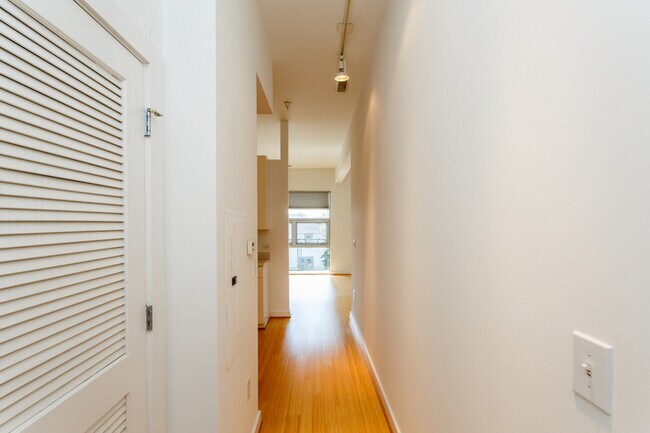 Foto del edificio - 820 E High St