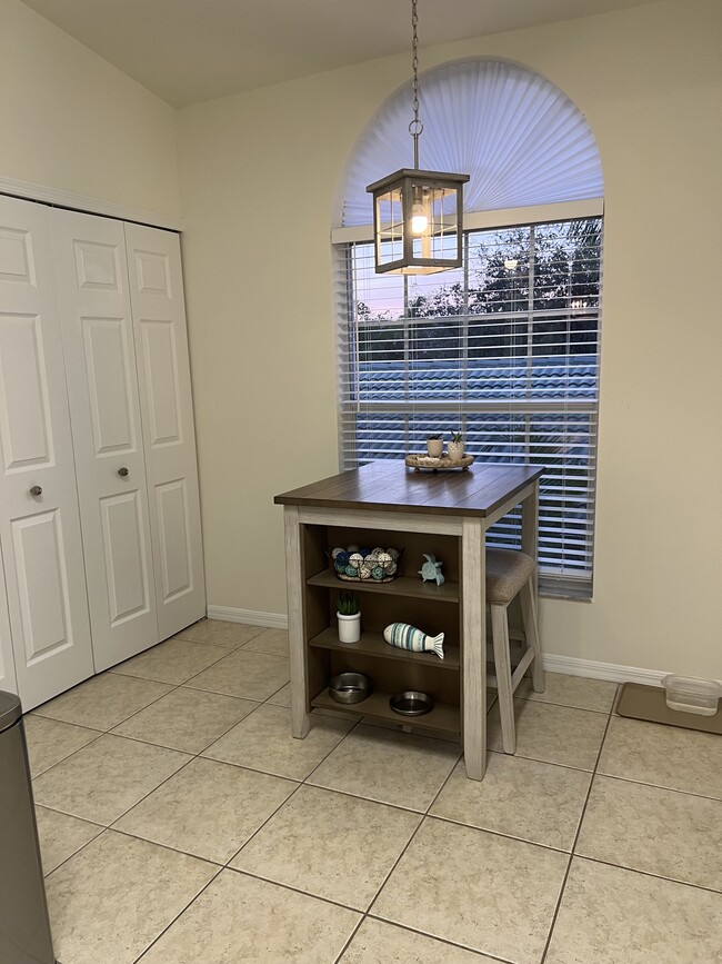 breakfast nook - 25761 Lake Amelia Way