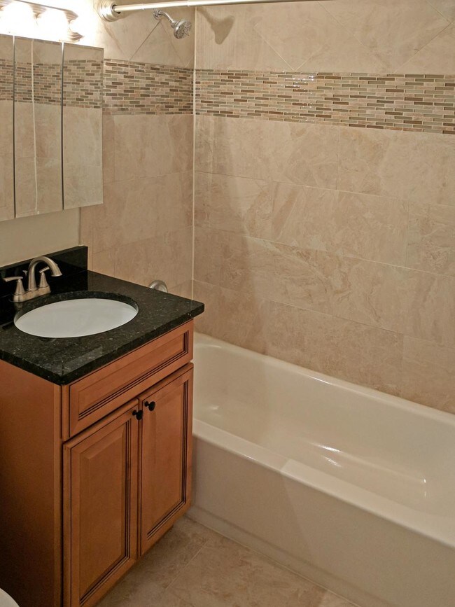 Division Falls Apartments Apartments in Villa Park, IL