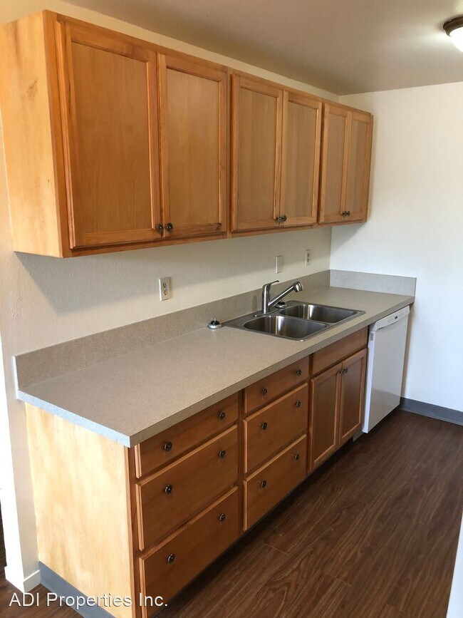 Building Photo - 3 br, 2 bath House - 2223 Hawthorne St. #B