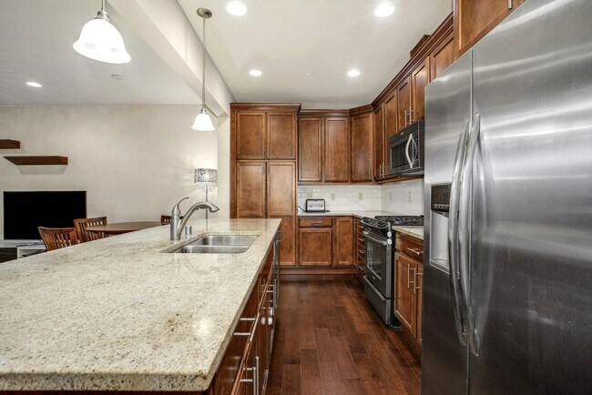Building Photo - Spacious home in Issaquah