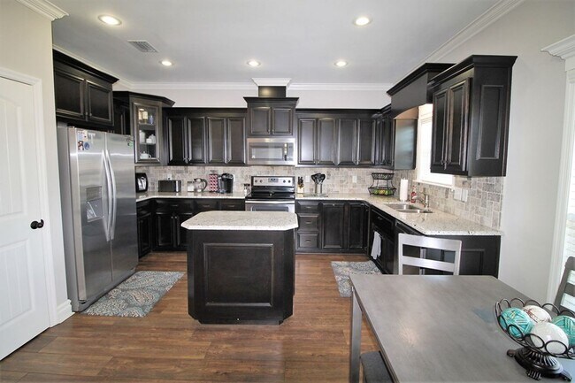 Foto del edificio - Beautiful and Convenient 3BR/2BA Home near Moody Airforce Base in Valdosta, GA