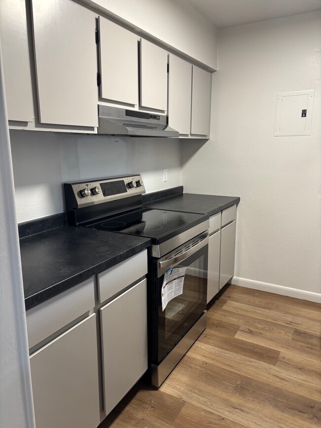 Building Photo - Southern Oaks Apartments