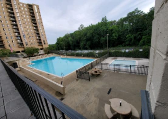 Building Photo - 4600 S Four Mile Run Dr